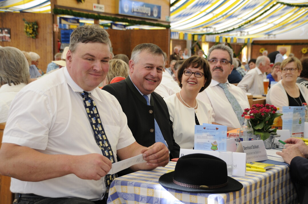 Tag der Landwirtschaft auf der S�dwest Messe: v. l. Manfred Haas, Vorsitzender im Kreisbauernverband Rottweil; Walter Heidl, Vizepr�sident im Deutschen Bauernverband; Grit Puchan, Ministerialdirektorin im Ministerium L�ndlicher Raum und Karl Rohmbach, MdL. 