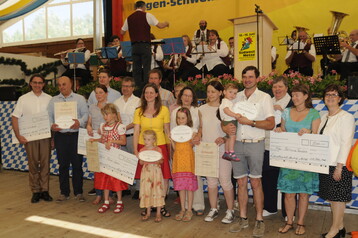 Die Gewinnerinnen und Gewinner im Landeswettbewerb Milch 2016 mit Ministerialdirektorin Grit Puchan.
