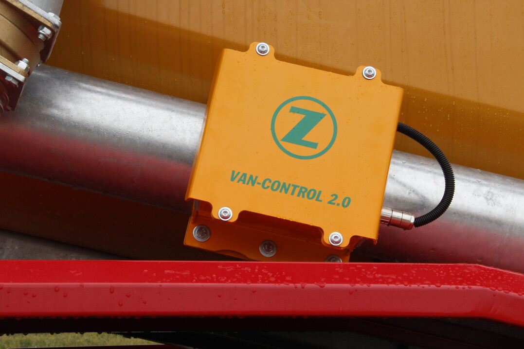 Der NIR-Sensor ist in den G�llestrom beim Bef�llen des Fasses integriert.