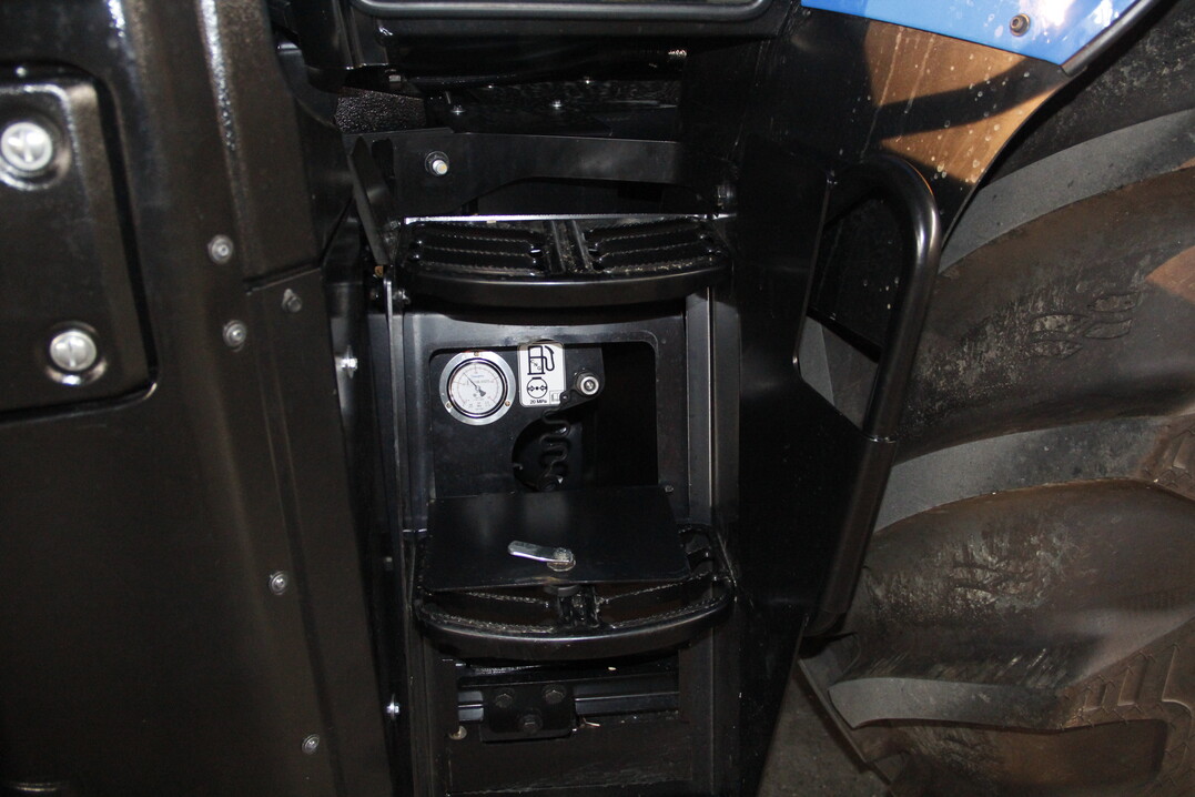 Hinter der Einstiegstreppe befindet sich der Tankanschluss.