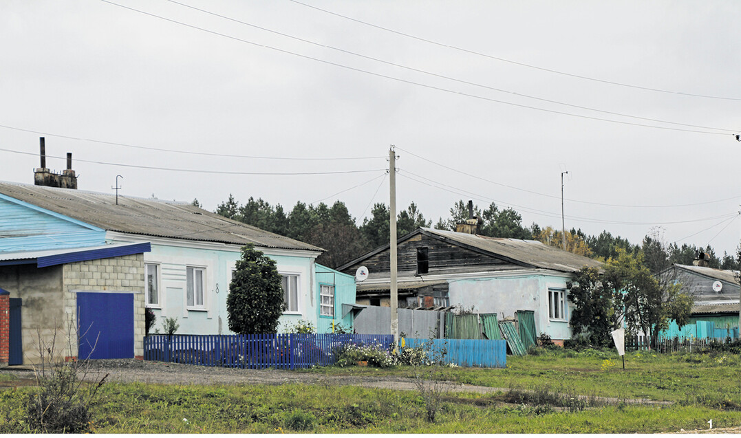 Auf dem Land leben die Bewohner meist noch in einfachen H�usern. D�rfer mit Ortskern findet man selten, meist sind die H�user entlang der Stra�e angeordnet.