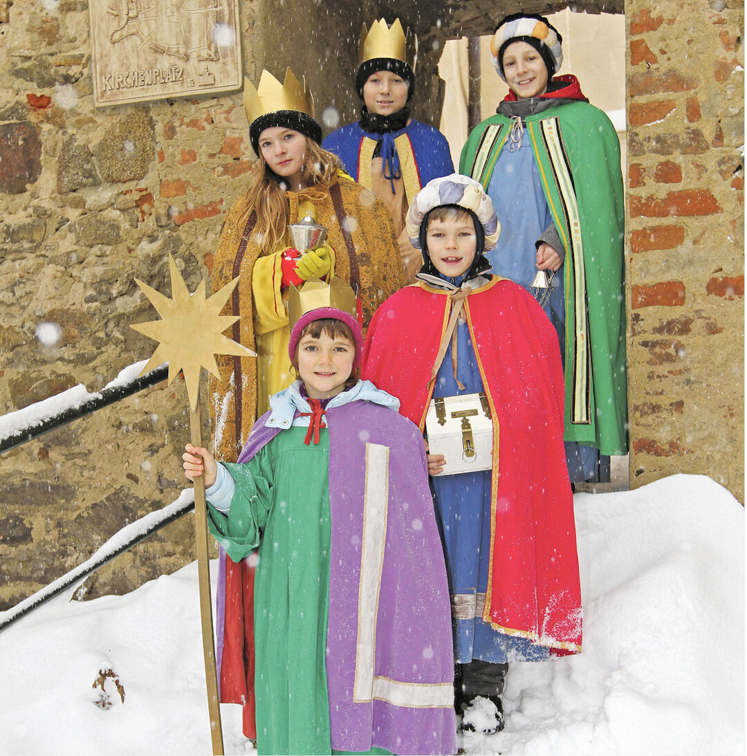 Die Aktion Dreik�nigssingen ist die gr��te Solidarit�tsaktion von Kindern f�r Kinder weltweit. Seit Beginn im Jahr 1959 haben die Sternsinger insgesamt eine Milliarde Euro gesammelt, allein 2019 kamen �ber 50 Millionen Euro Spendengelder zusammen. Die aktuelle Sternsingeraktion 2020 steht unter dem Motto: Frieden! Im Libanon und weltweit".