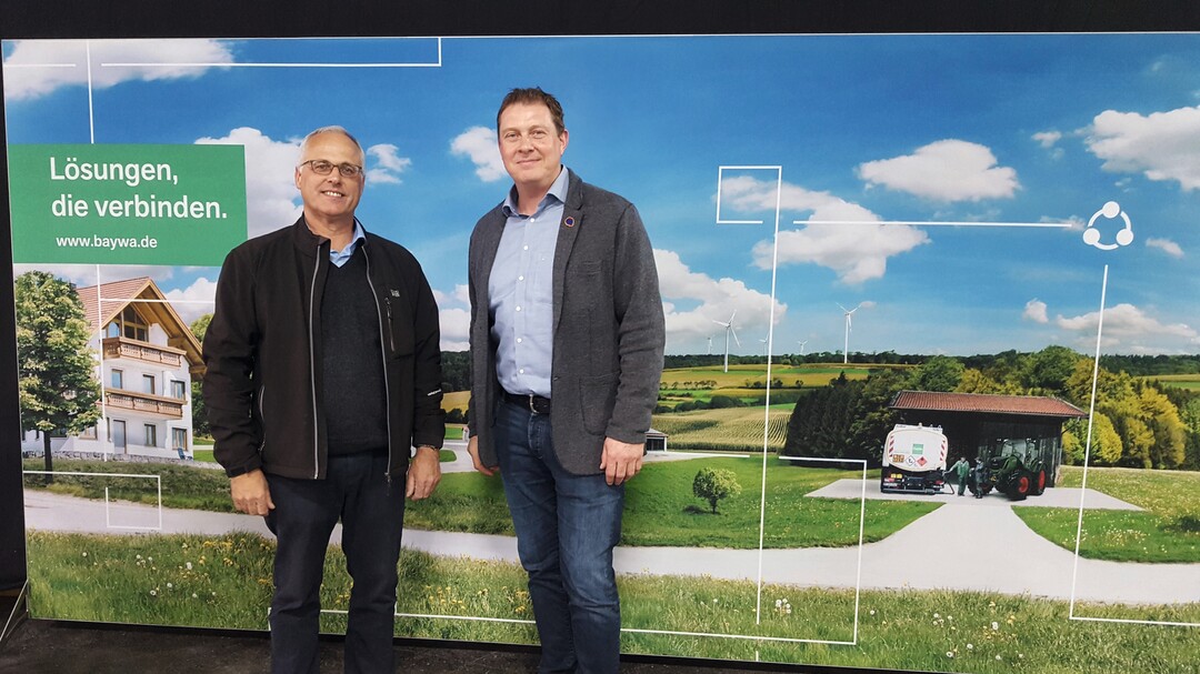 Die Landwirte J�rgen R�dt (l.) und Joachim Unger wenden im Rahmen eines langfristigen Projekts Smart-Farming-L�sungen von BayWa und FarmFacts an.