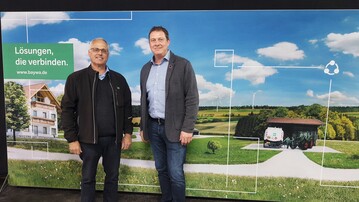 Die Landwirte J�rgen R�dt (l.) und Joachim Unger wenden im Rahmen eines langfristigen Projekts Smart-Farming-L�sungen von BayWa und FarmFacts an.