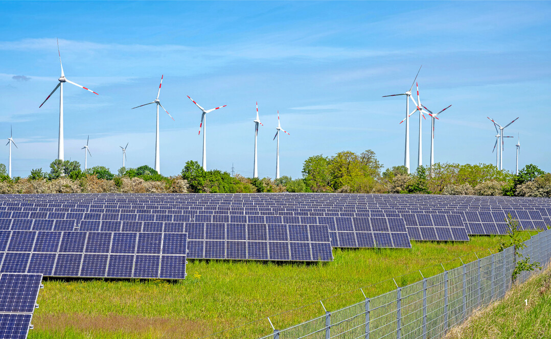 Umweltfreundliche Energie und Rohstoffabbau: Der Bau von Wind- und Solaranlagen ist materialintensiv.
