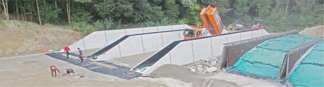 Silos m�ssen gezielt geplant, dimensioniert, fachgerecht gebaut und regelm��ig gewartet werden. Dabei sind Vorgaben f�r zul�ssige Materialien ebenso zu beachten wie wasserrechtliche Vorschriften.�