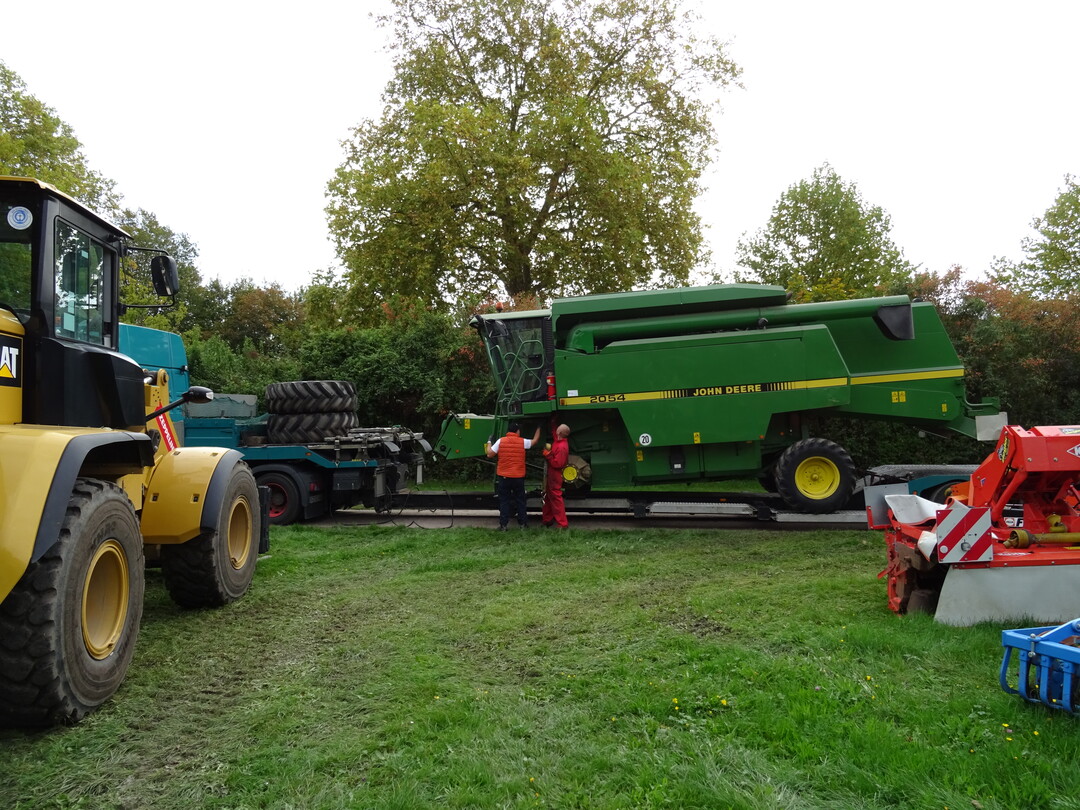 M�hdrescher geh�ren zu den gr��ten Arbeitsger�ten, die in Iffezheim versteigert werden.