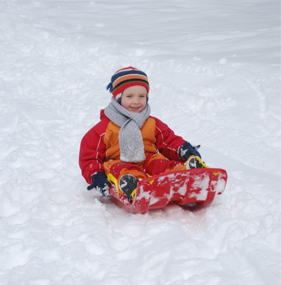 Endlich Schnee und die Kleinen k�nnen sich drau�en an der frischen Luft austoben.