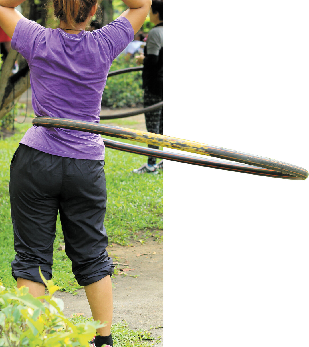 Beim Hoopen die Arme ganz nach oben strecken oder vor der Brust verschr�nken, sonst kann es durch Hochziehen der Schultern zu Nacken- und Schulterschmerzen kommen.