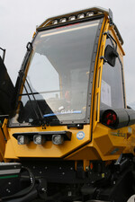 Alle EcoLog-Harvester können mit Ernteköpfen von Nisula und LogMax und Waratha geliefert werden. Und - hier im Bild - mit der 20,4 mm starken, schussicheren Kabinenverglasung KasiGlas.