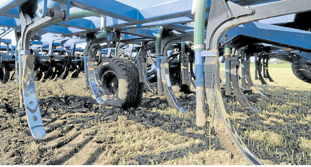 Grubber zur G�lleinjektion. Mit dieser Technik k�nnen die N-Emissionen deutlich reduziert werden.