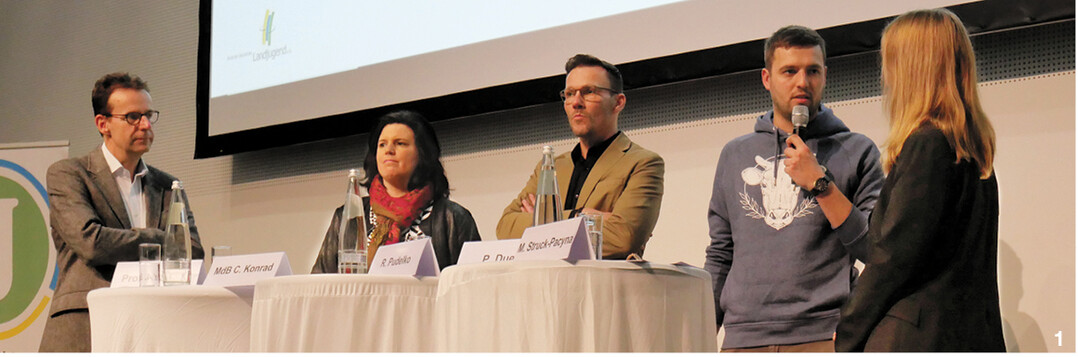 Auf dem Podium diskutierten beim Junglandwirtekongress (v. l.): Professor Dr. Achim Spiller, Uni G�ttingen; Carina Konrad, MdB; Robert Pudelko, Kaufland, und Philipp Duelli, Junglandwirt aus Pfrungen.