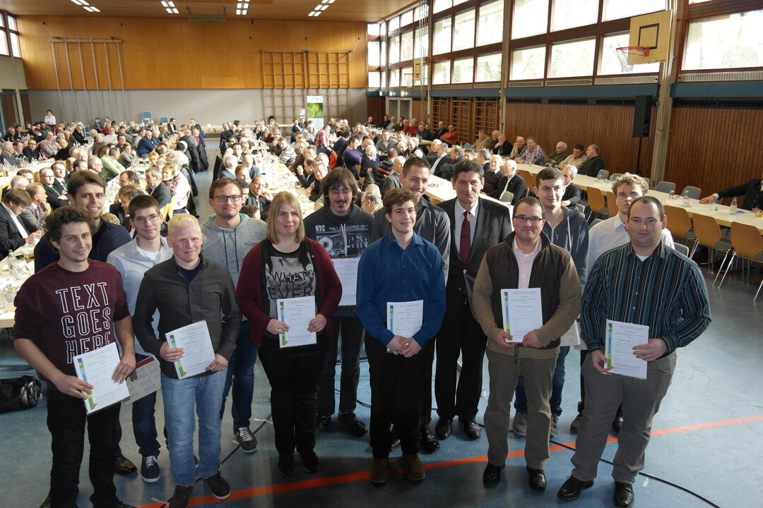 Zahlreiche Junglandwirte konnten für die abgeschlossene Ausbildung geehrt werden.