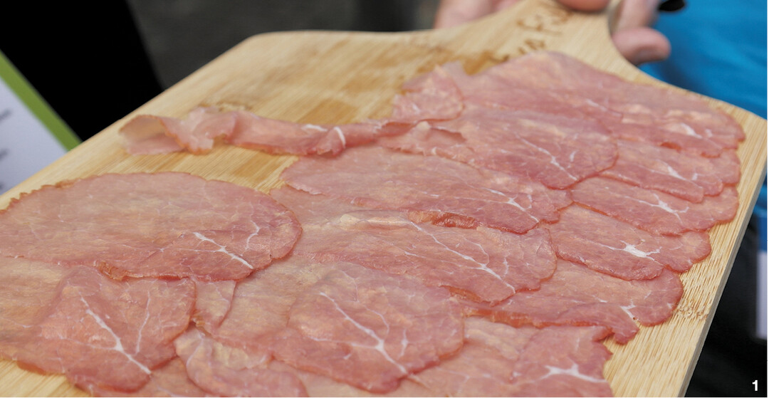 Die Niederlande sind bekannt f�r die Produktion von Rosé-Kalbfleisch, welches mittlerweile den gleichen Produktionsanteil hat verglichen mit der wei�en Variante. Die Bullenmast f�r rotes Fleisch ist in Holland kaum mehr vorhanden.