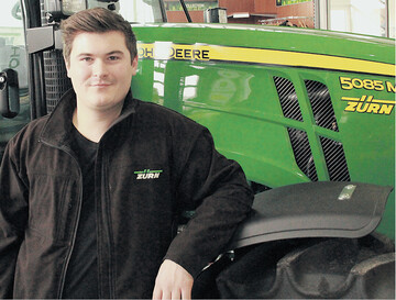 Tobias wei�, was die Kunden wollen: Mit Anzeigen und Werbeaktionen bringt er die Produkte an den Landwirt.