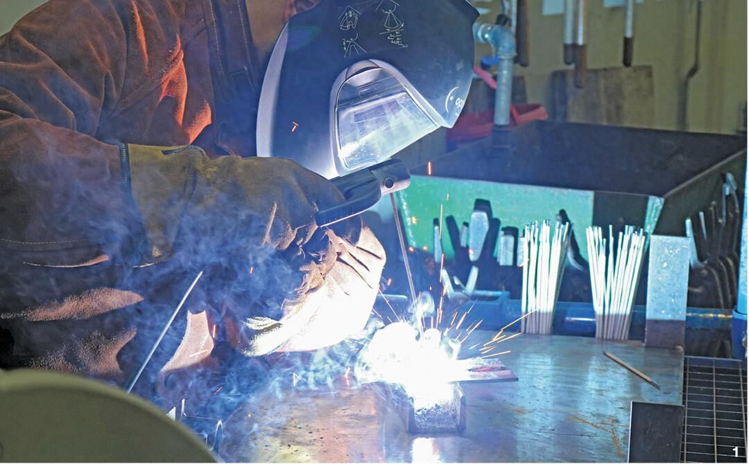 Lukas Fink ist Schwei�fachmann und Ausbilder. Er leitet die Schwei�kurse an der Deula in Kirchheim/Teck.