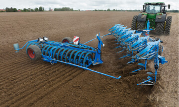 Neue Transportaufsattelung f�r gro�e Packer bei Lemken.