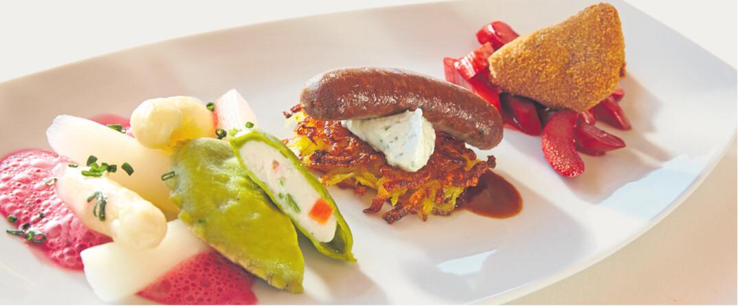 Baiersbronner Sch�tze: Mault�schle mit Schwarzwaldforellenf�llung, Schwarzenberger Bauernbratwurst und gebackener Ziegenk�se.