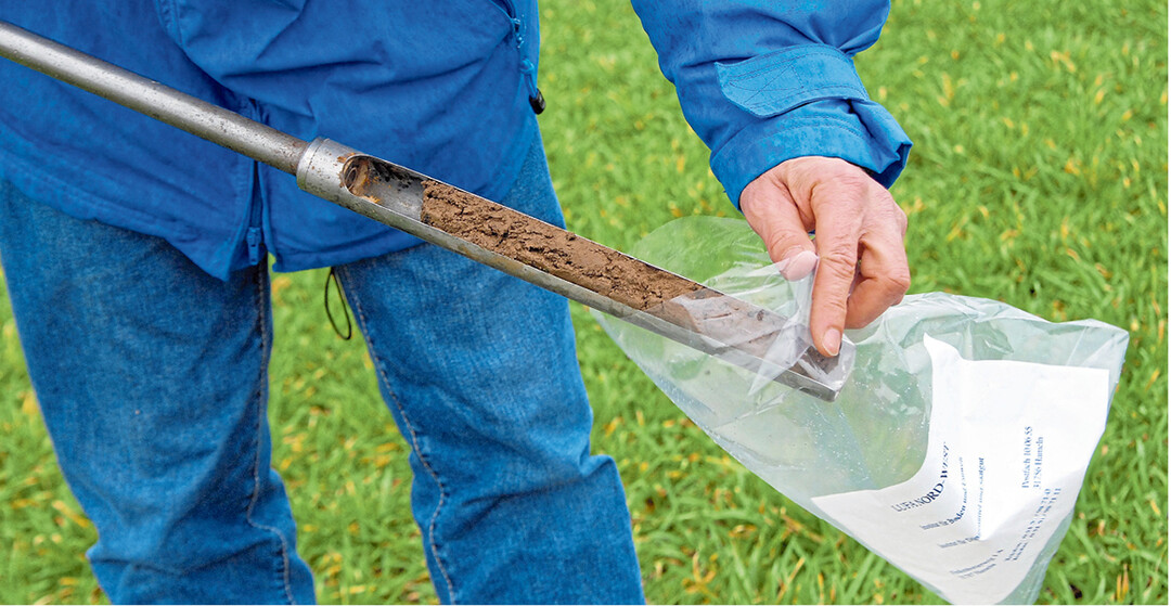 Die Nitratgehalte verteilen sich zum Start so �ber die drei Bodenschichten: 7  9  8 kg N je ha. In der Verteilung der Nitratgehalte �ber die drei Bodenschichten ist eine Verlagerung nach unten zu erkennen. Daher ist die Beprobung der dritten Schicht in diesem Jahr besonders zu empfehlen.