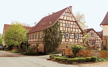 Unterlagen zusammenstellen: Die im Jahr 2025 inkraft tretende neue Grundsteuer verursacht heute schon einiges an Vorarbeit für Grundstücks- und Immobilieneigentümer.