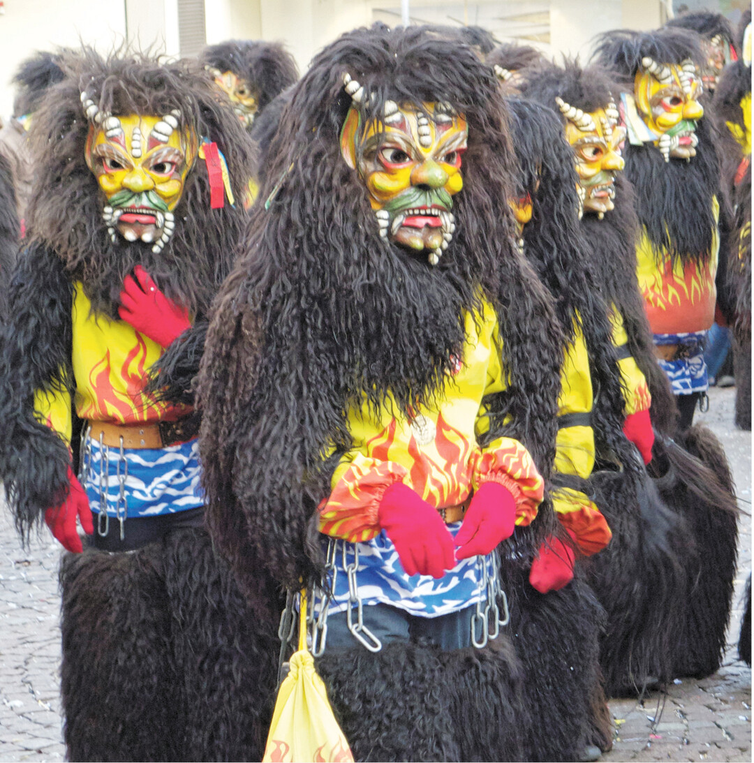 Der Seegrendl aus Friedrichshafen ist eine D�monen-Figur der Alemannischen Fasnet, die vom 6. Januar bis Aschermittwoch dauert. F�r sein H�s wird das Fell von vier bis f�nf Schafen ben�tigt.