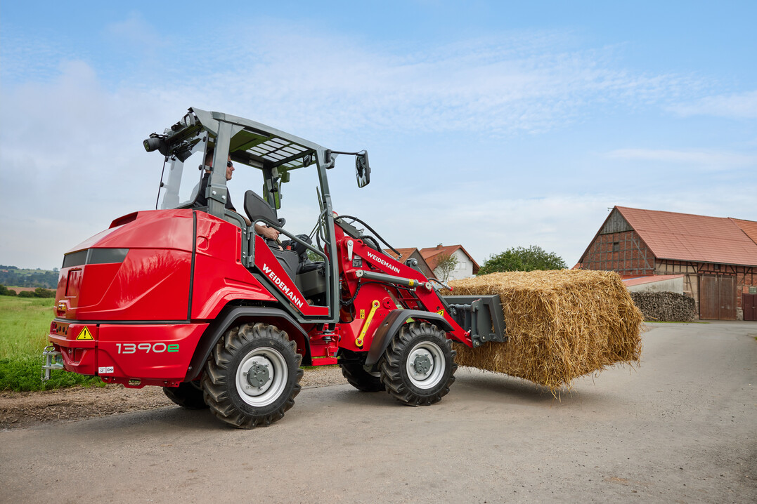 Der Weidemann-E-Hoflader 1390e hat bis zu 5,3 Stunden Laufzeit.
