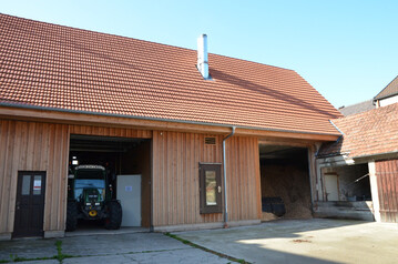 In der Maschinenhalle sind auch die Heizzentrale und der Hackschnitzelbunker untergebracht.