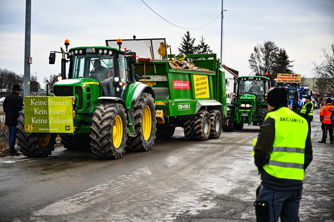 Vom 8. bis 15. Januar 2024 finden in ganz Baden-Württemberg, wie hier in Reutlingen, und bundesweit Proteste und Demonstrationen von Landwirten statt. Hintergrund sind die geplanten Beihilfe-Kürzungen der Bundesregierung.