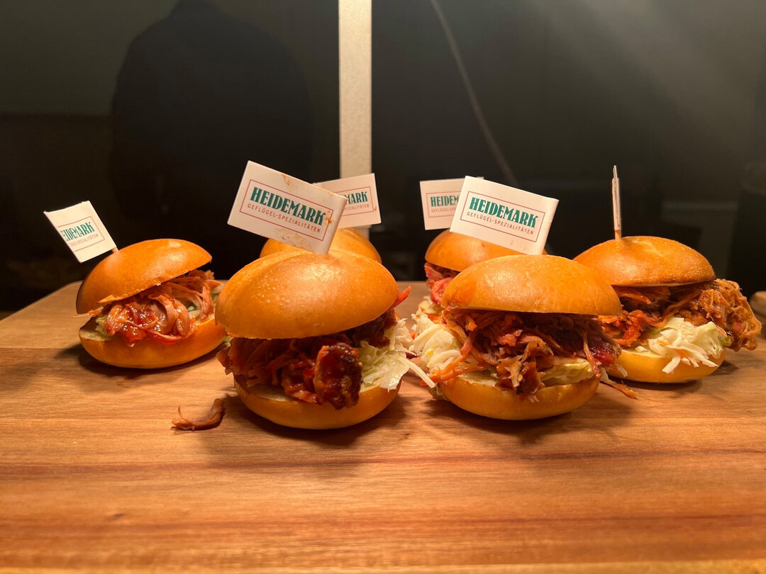 Diese Pulled-Turkey-Burger waren nur eine der vielf�ltigen Spezialit�ten, die beim Thanksgiving in Gr�ningen serviert wurden.