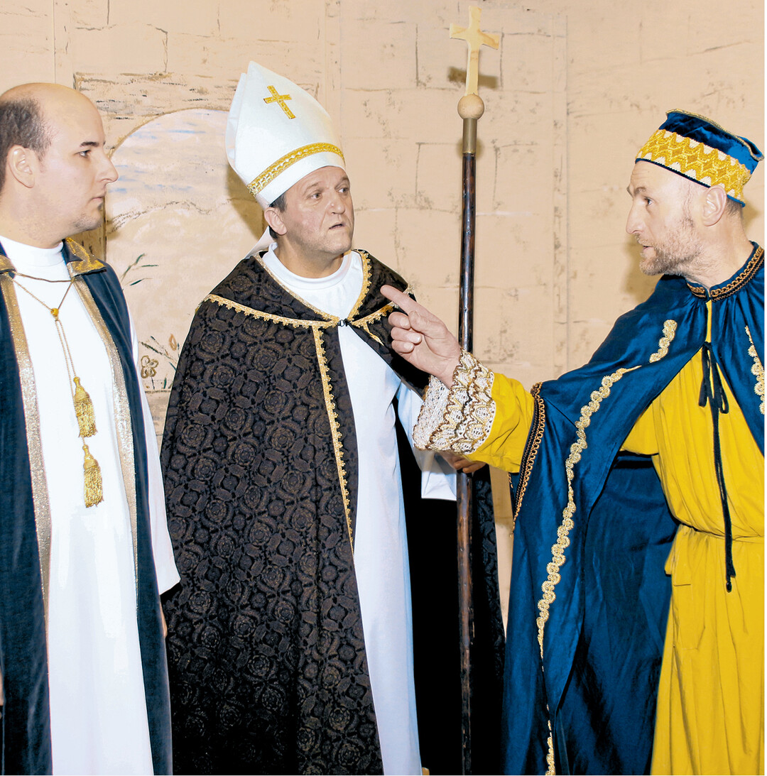 Die Laienb�hne Steinhausen a. d. Rottum bringt in einem Schauspiel auf unterhaltsame Weise die fr�hlichen und heiteren Erlebnisse wie auch die ernsten Begebenheiten im Leben des Franz von Assisi zum Ausdruck. Ein Bilderbogen von seiner Jugendzeit bis zu seinem Tod wird in drei Akten gespannt. �Franz von Assisi � ein Mann des Jahrtausends" wird gespielt: Sonntags 26. M�rz, 2. und 9. April jeweils um 13.30 Uhr und samstags 1. und 8. April jeweils um 19.30 Uhr in der Turn- und Festhalle Steinhausen. Kartenvorbestellung Telefon: 07352/8818, mehr Infos unter: www.laienbuehne-steinhausen.de