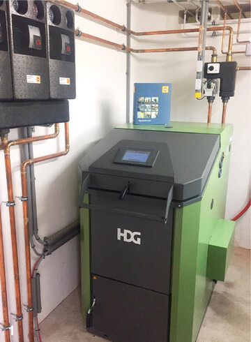 Auch bei hohen F�rderungen sollten robuste Anlagen installiert werden. F�r diese Holzhackschnitzelfeuerung werden 20 Jahre Garantie auf den Kesselk�rper gew�hrt.