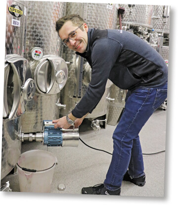 Der Weinbautechniker ist nicht nur im Keller anzutreffen.