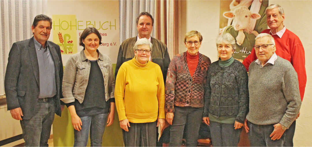 Der Referent des Abends, Eberhard Zucker (links), mit den Mitgliedern des Bezirksarbeitskreises Vaihingen/M�hlacker, von links: Susanne-Marie Wagner, Ulrich Horsch, Elisabeth Truckses, Christa H�nle, Bezirksbauernpfarrerin Sigrid Telian, Hans Bauer und Dr. Rainer Bausch.