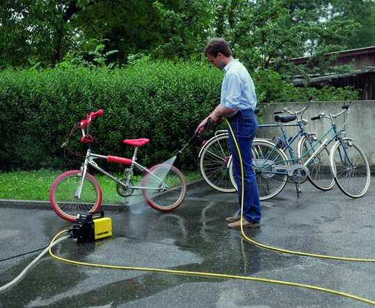Es war der Einstieg in den Markt f�r private Kunden: der erste tragbare schwarzgelbe Hochdruckreiniger.