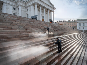 Um den runden Geburtstag zu feiern, werden K�rcherteams auf der ganzen Welt im Jubil�umsjahr 90 kostenlose Reinigungsprojekte an �ffentlichen Orten wie hier am Dom von Helsinki durchf�hren.