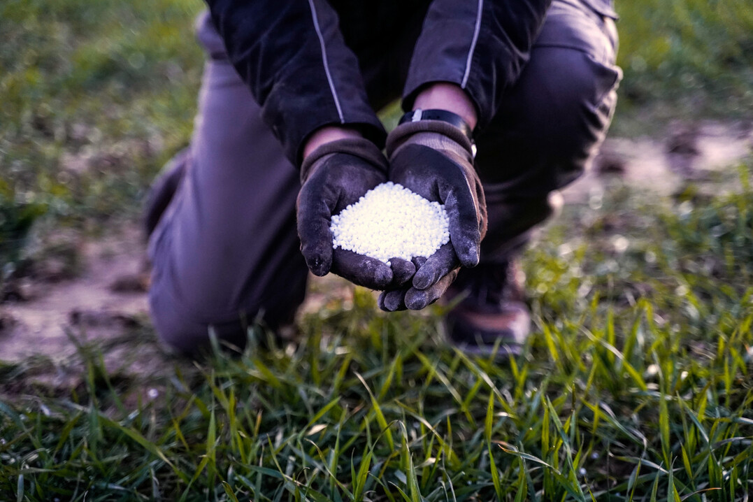 Besonders beim Stickstoffdünger gilt es, die nach Düngebedarfsermittlung erforderliche Menge exakt zu treffen und eine gute Ausnutzung zu generieren.