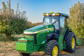 Der Elektrotraktor von John Deere soll auch autonom fahren k�nnen.