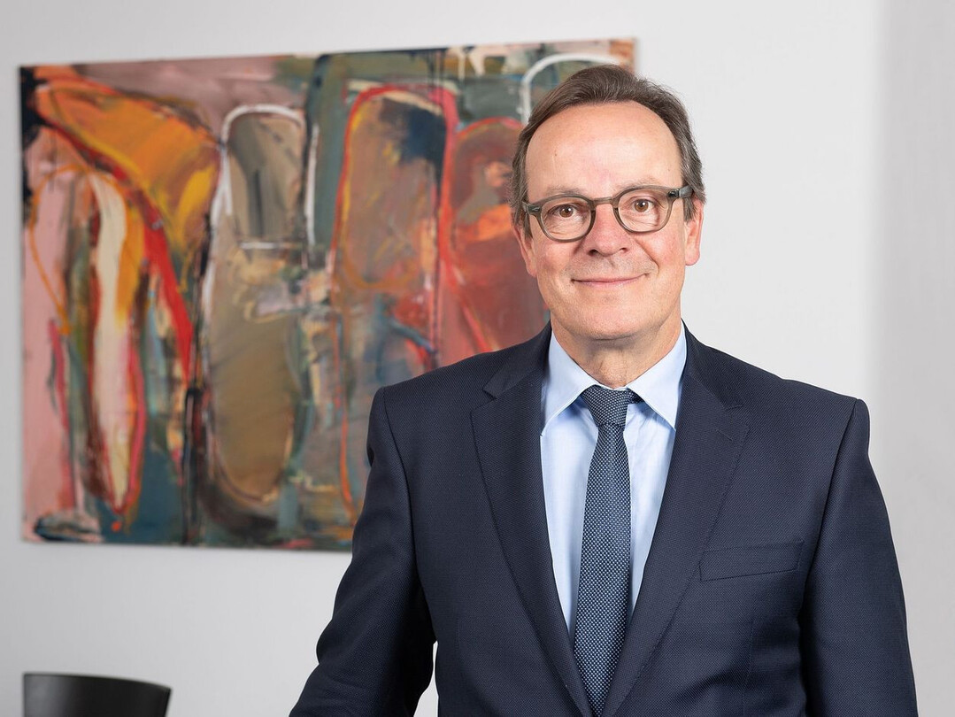 Agrarökonom Prof. Dr. Folkhard Isermeyer in seinem Büro.