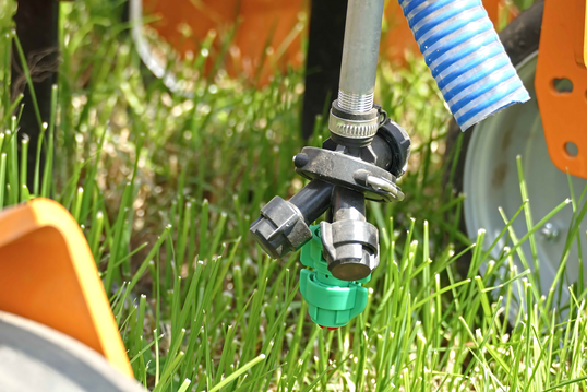 Pflanzenschutzger�te mit oranger Plakette m�ssen 2025 in den Spritzen-T�V.