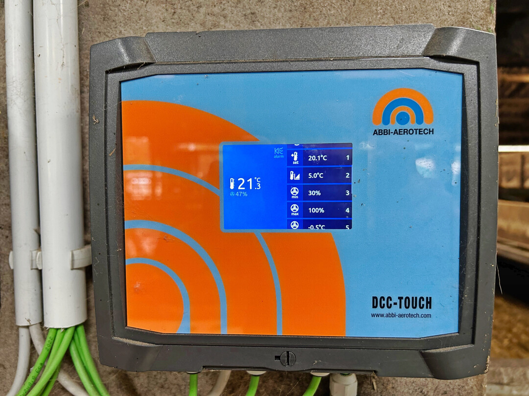 6 Die Steuerung der Ventilatoren sollte temperaturabh�ngig und automatisch erfolgen.