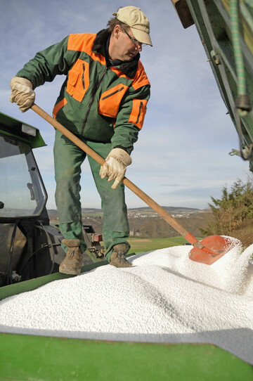 Wer seinen Minerald�ngerbedarf bereits gro�teils vorr�tig hat, kann die weitere Marktentwicklung gelassener verfolgen.