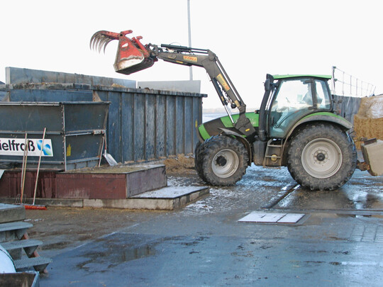 Viele Betriebe mit Biogasanlagen, die nach 20 Jahre aus dem EEG fallen, d�rfen aufatmen: In der letzten Januarwoche wurde in Berlin ein umfangreiches Biomassepaket auf den Weg gebracht. Durch die Anhebung des Ausschreibungsvolumens auf 1.300 Megawatt (MW) in 2025 und 1.126 MW in 2026 in Kombination mit dem von 65 auf 100 Euro/kW erh�hten Flexibilit�tszuschlag und einer Verl�ngerung des zweiten Verg�tungszeitraums, erhalten laut Fachverband Biogas e.V. Tausende bestehende Biogasanlagen eine Perspektive.