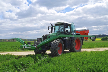 Eine Teilfl�chenspezifische D�ngung mit N-Sensor kann Mehrertr�ge realisieren und dabei weniger D�nger als eine fl�chige D�ngung verbrauchen.