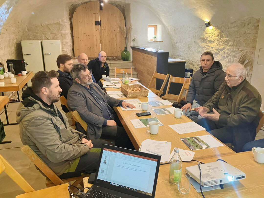 Landwirte, J�ger und Beh�rdenvertreter tauschen sich mit Vertretern aus der Politik aus. 