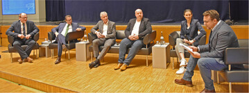 Perspektiven f�r die Schweinefleischerzeugung gesucht: Wie diese aussehen k�nnen, diskutierten (v. l.) Hans-Benno Wichert, SZV-Pr�sident, Peter Hauk, Landesagrarminister, Stefan M�ller, Gesch�ftsf�hrer M�ller Gruppe, J�rgen M�der, Vorstand Edeka S�dwest, Dr. Melanie Dopfer, Fachreferentin Deutscher Tierschutzbund, und Guido Krisam, BWagrar-Chefredakteur.