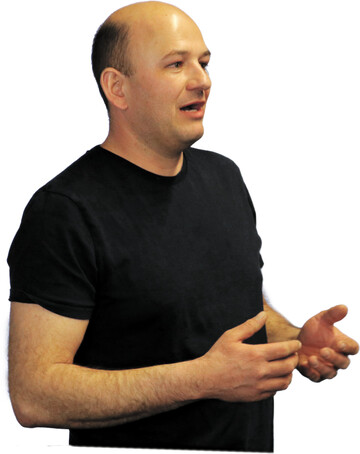 Severin Batzill, Milchviehhalter aus Schlier, stellte seine Pl�ne f�r Agri-PV vor.