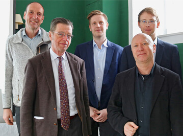 Die Referenten der VbwS-Fachversammlung Saatgetreide und Futterpflanzen (vorne, v.l.): Dr. Peter M�ller, Vorsitzender des VbwS, Hansj�rg Mayer-Ullmann, LTZ Augustenberg (hinten, v.l.) Martin Ehrismann, zweiter Vorsitzender des VbwS, Dominik Ulrich, Getreidespezialberater von Limagrain Field Seeds und Dr. Dominik Modrzejewski, Gesch�ftsf�hrer des VbwS.�