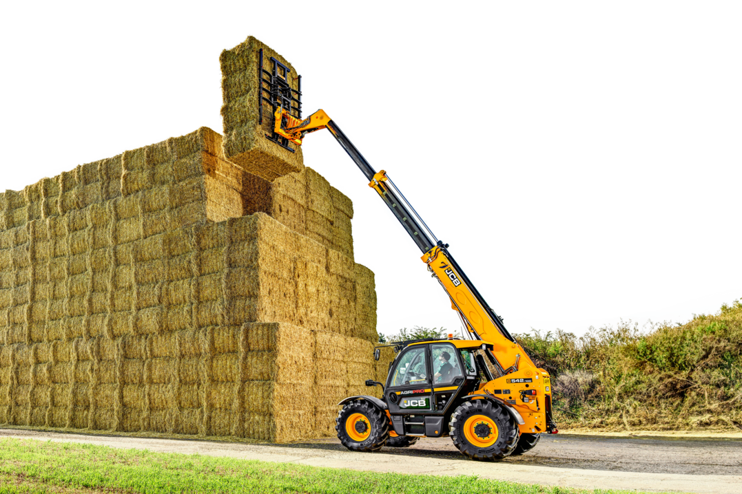 JCB stellt den neuen Teleskoplader 542-100 mit mehr Hubhöhe vor.