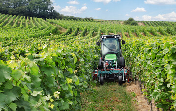 Den neuen Weinbautraktor gibt es ab 1,15 Metern Breite.