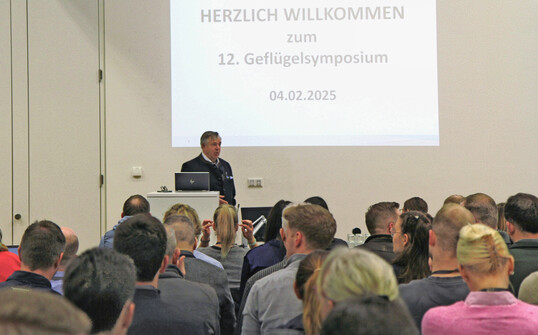 ZDG-Präsident Hans-Peter Goldnick sprach vor einem vollbesetzten Auditorium an der Hochschule Osnabrück.